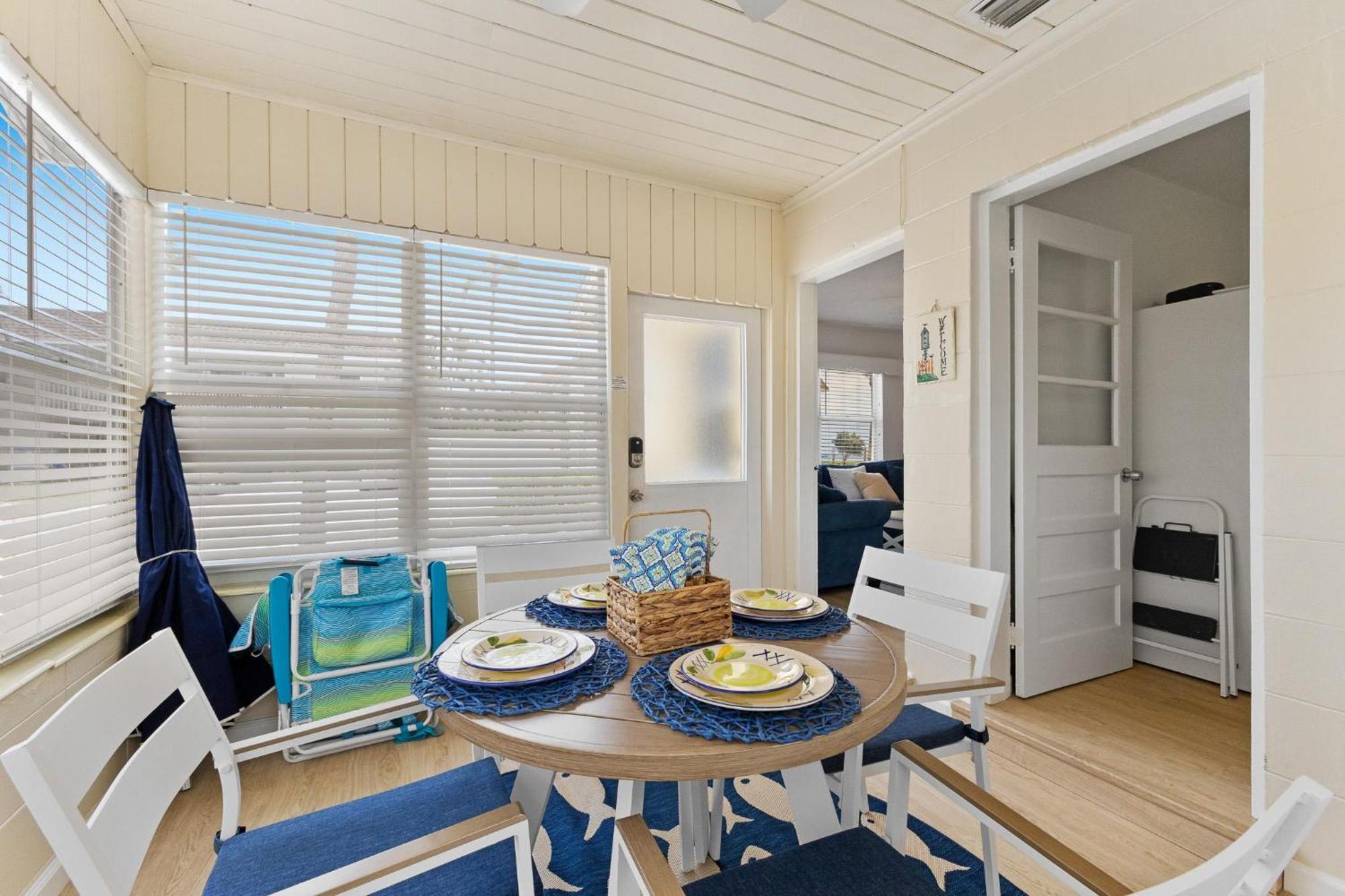 Whispering Waves East Villa โฮล์มส์ บีช ภายนอก รูปภาพ