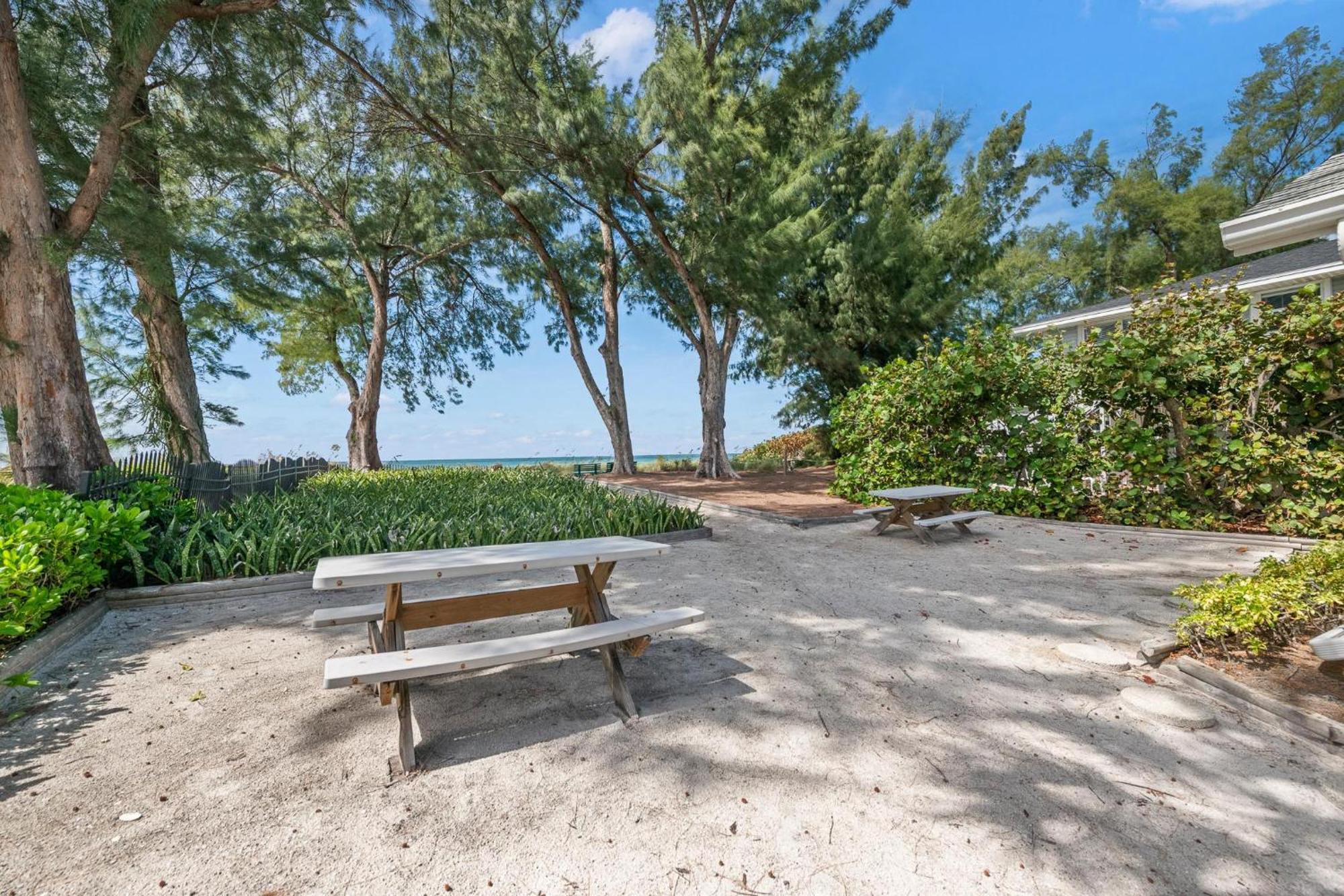 Whispering Waves East Villa โฮล์มส์ บีช ภายนอก รูปภาพ