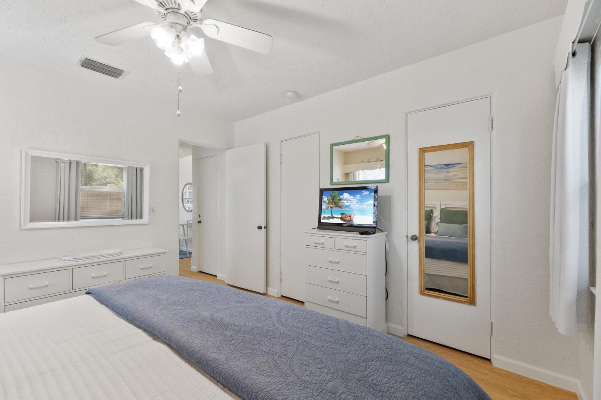 Whispering Waves East Villa โฮล์มส์ บีช ภายนอก รูปภาพ